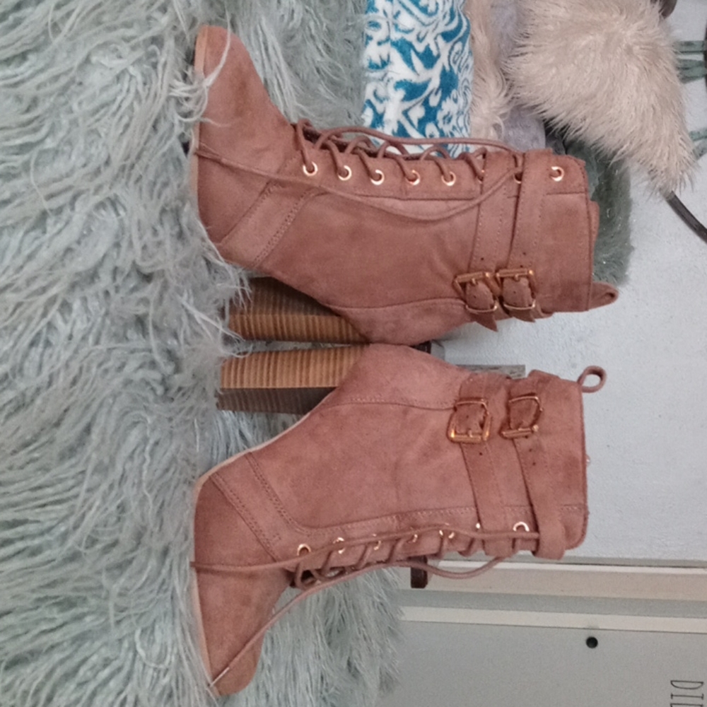 Sexy booties🔥🔥 - Picture 4 of 4